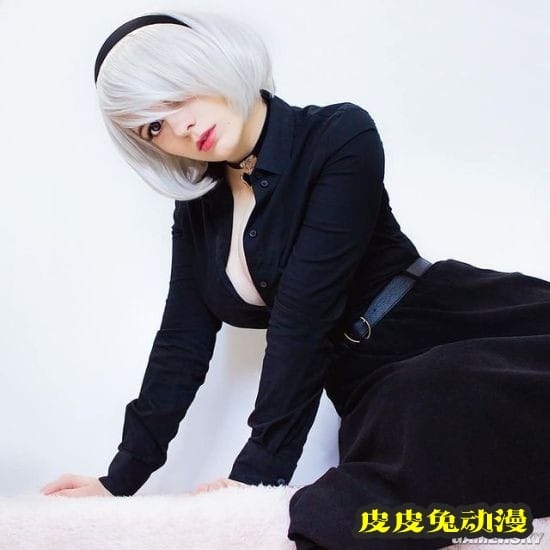 前凸后翘的绝对肉感 白皙俄妹COSER御姐气场十足