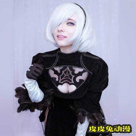 前凸后翘的绝对肉感 白皙俄妹COSER御姐气场十足