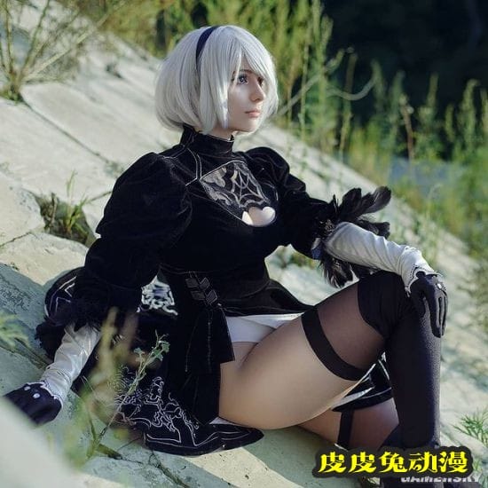 前凸后翘的绝对肉感 白皙俄妹COSER御姐气场十足