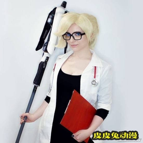 前凸后翘的绝对肉感 白皙俄妹COSER御姐气场十足