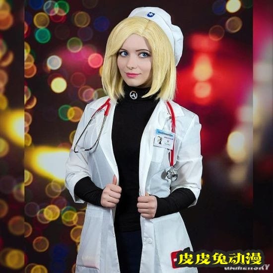 前凸后翘的绝对肉感 白皙俄妹COSER御姐气场十足