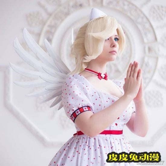 前凸后翘的绝对肉感 白皙俄妹COSER御姐气场十足