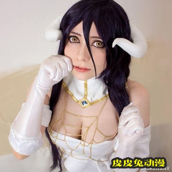 前凸后翘的绝对肉感 白皙俄妹COSER御姐气场十足