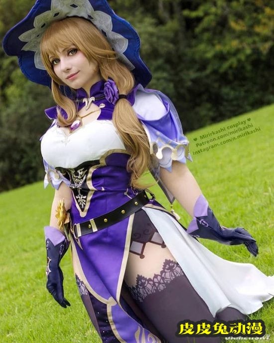 前凸后翘的绝对肉感 白皙俄妹COSER御姐气场十足