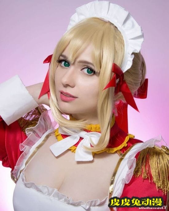 前凸后翘的绝对肉感 白皙俄妹COSER御姐气场十足