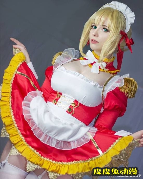 前凸后翘的绝对肉感 白皙俄妹COSER御姐气场十足