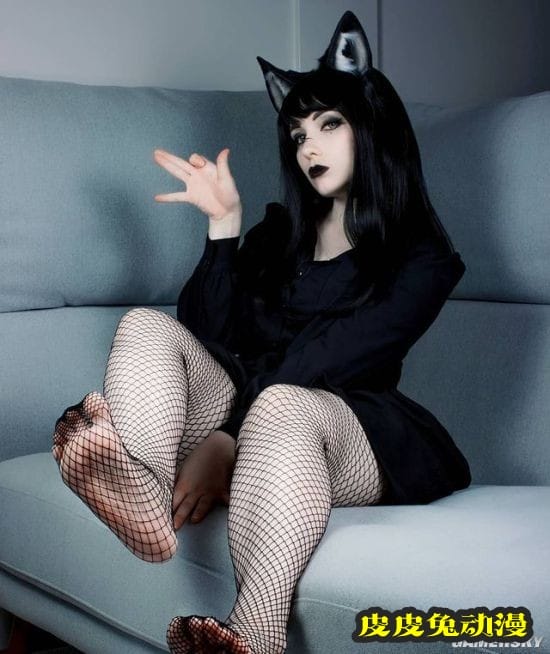 前凸后翘的绝对肉感 白皙俄妹COSER御姐气场十足