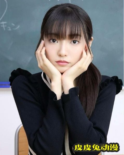 听妈妈的话拍泳装写真走红 19岁美少女樱田爱音