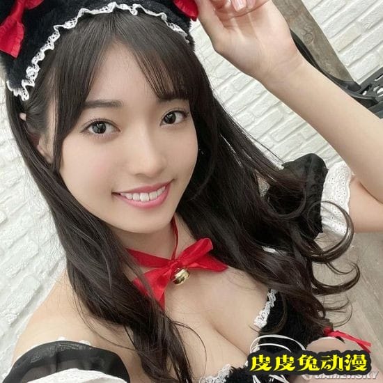 听妈妈的话拍泳装写真走红 19岁美少女樱田爱音