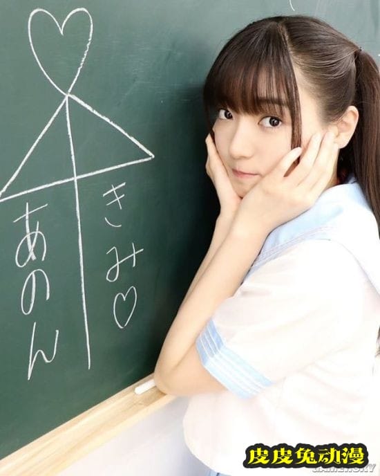 听妈妈的话拍泳装写真走红 19岁美少女樱田爱音