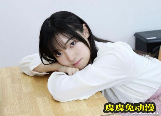 听妈妈的话拍泳装写真走红 19岁美少女樱田爱音