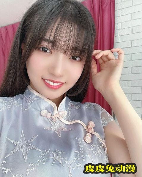 听妈妈的话拍泳装写真走红 19岁美少女樱田爱音