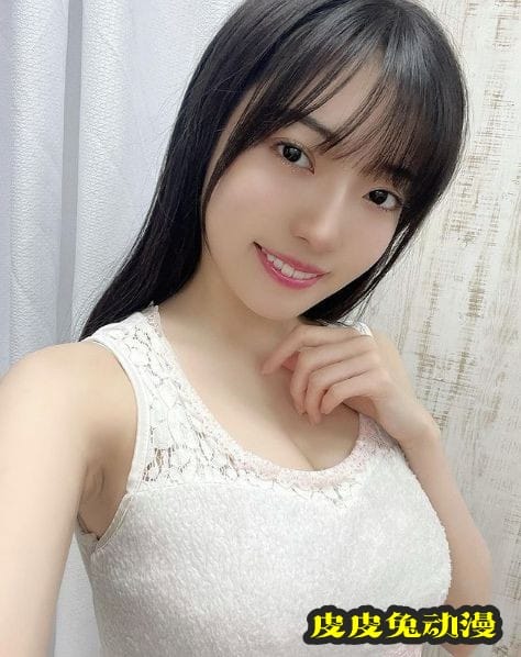 听妈妈的话拍泳装写真走红 19岁美少女樱田爱音