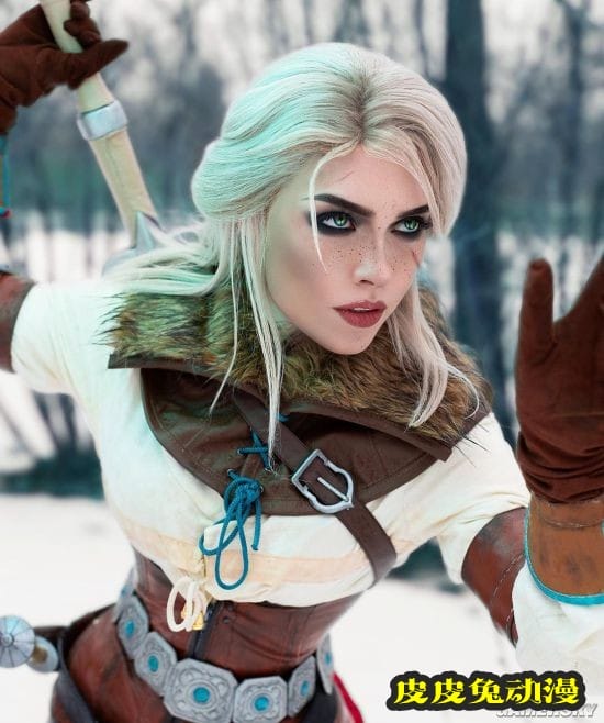 俄妹COS《巫师》内衣版希里 身缠布条的女术士-皮皮兔动漫