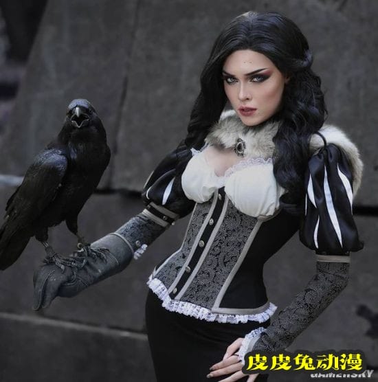 俄妹COS《巫师》内衣版希里 身缠布条的女术士