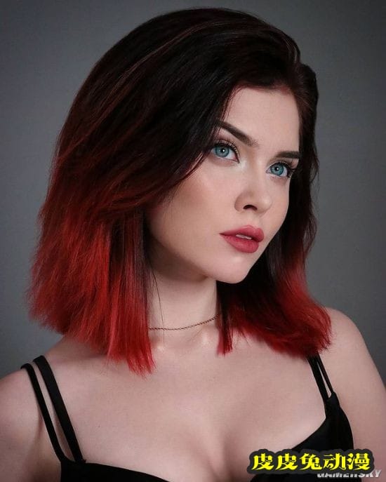 俄妹COS《巫师》内衣版希里 身缠布条的女术士