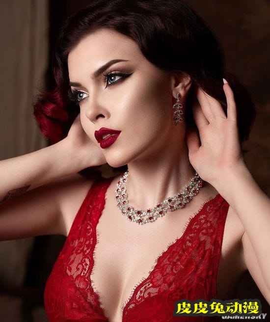 俄妹COS《巫师》内衣版希里 身缠布条的女术士