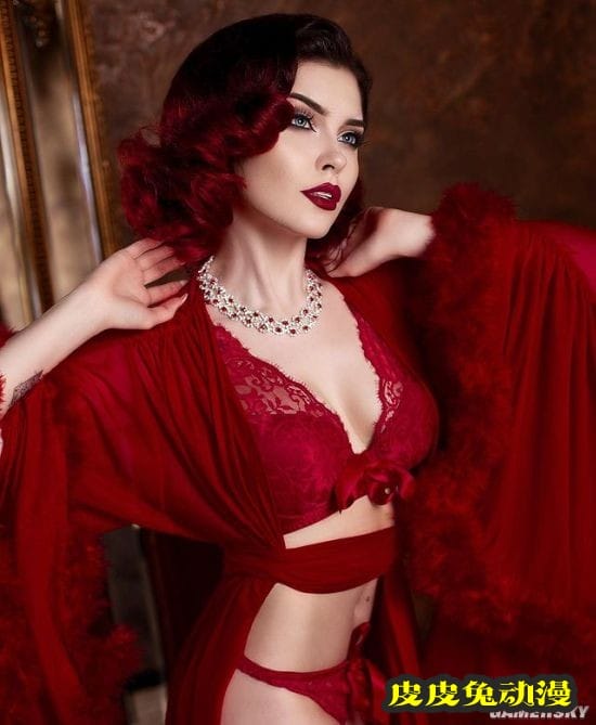 俄妹COS《巫师》内衣版希里 身缠布条的女术士