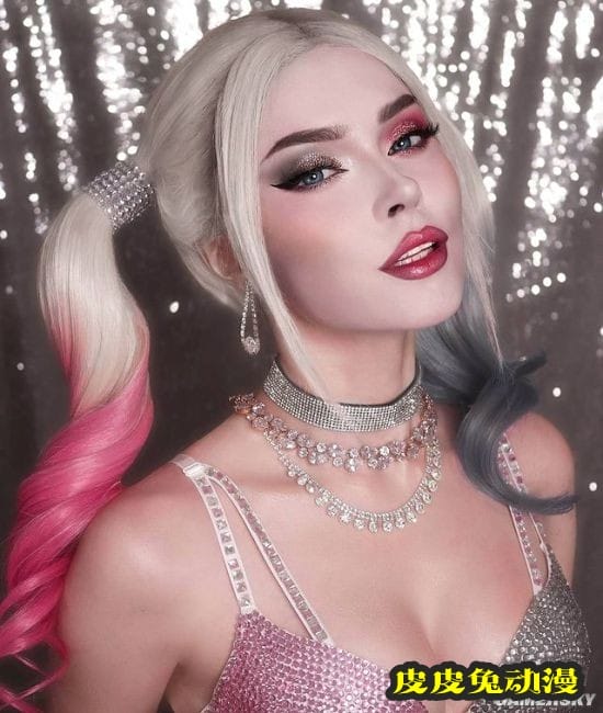 俄妹COS《巫师》内衣版希里 身缠布条的女术士