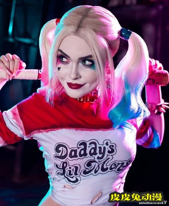 俄妹COS《巫师》内衣版希里 身缠布条的女术士