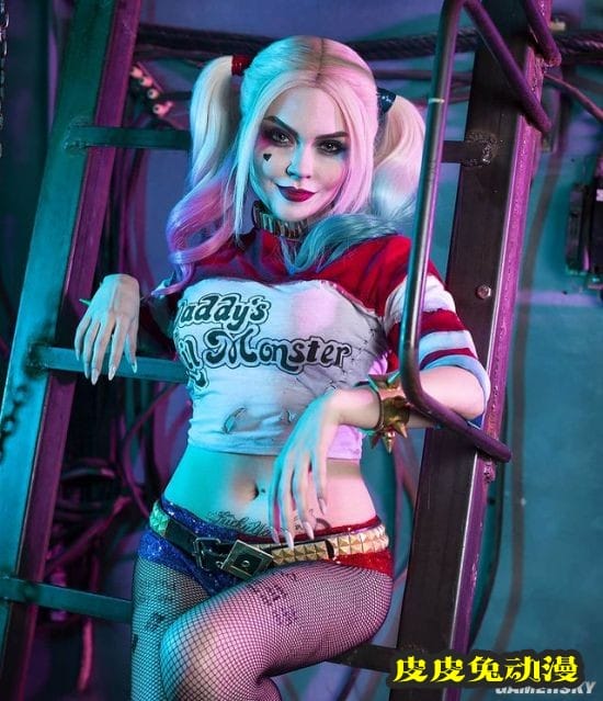 俄妹COS《巫师》内衣版希里 身缠布条的女术士