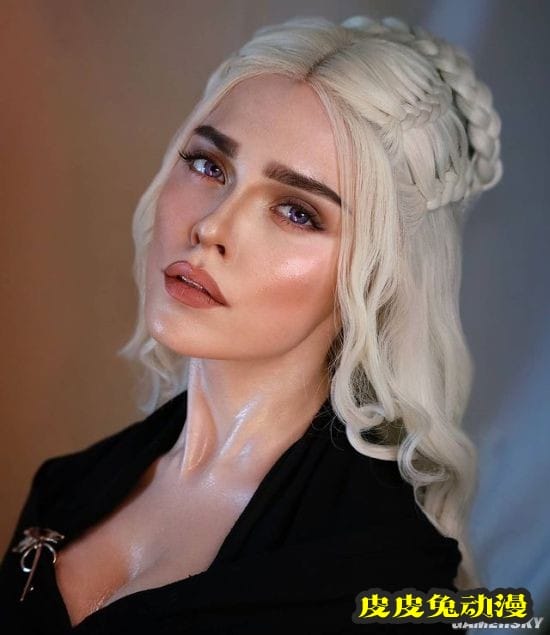 俄妹COS《巫师》内衣版希里 身缠布条的女术士