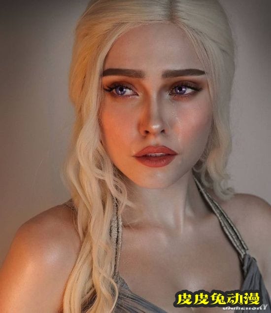 俄妹COS《巫师》内衣版希里 身缠布条的女术士