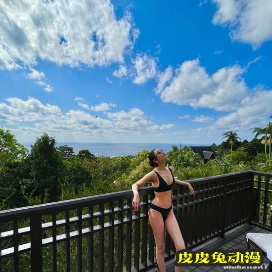 九头身大长腿女星菜菜绪 展现一字马技能获网友大赞