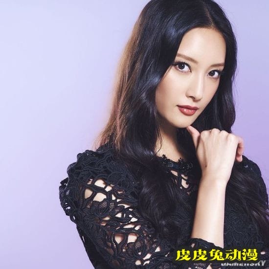 九头身大长腿女星菜菜绪 展现一字马技能获网友大赞