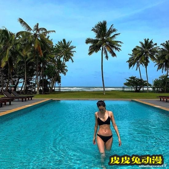 九头身大长腿女星菜菜绪 展现一字马技能获网友大赞