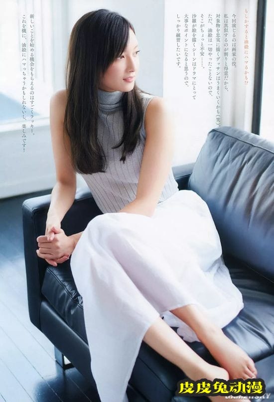 九头身大长腿女星菜菜绪 展现一字马技能获网友大赞