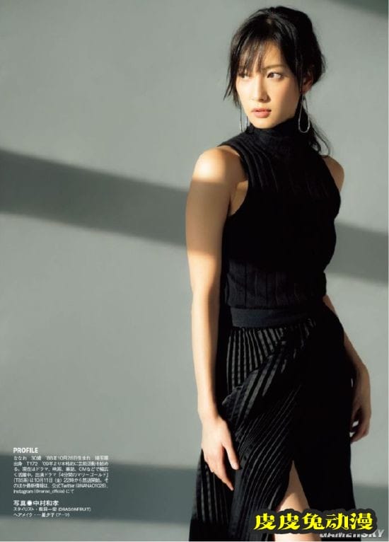 九头身大长腿女星菜菜绪 展现一字马技能获网友大赞