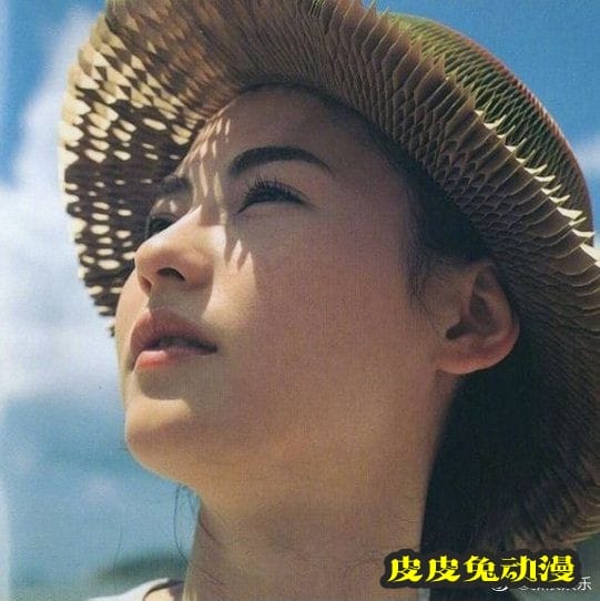 张柏芝时隔22年再拍《任何天气》写真 重现19岁的美貌