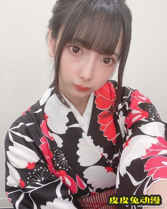 18岁日本少女偶像初露肉 死库水写真超犯规