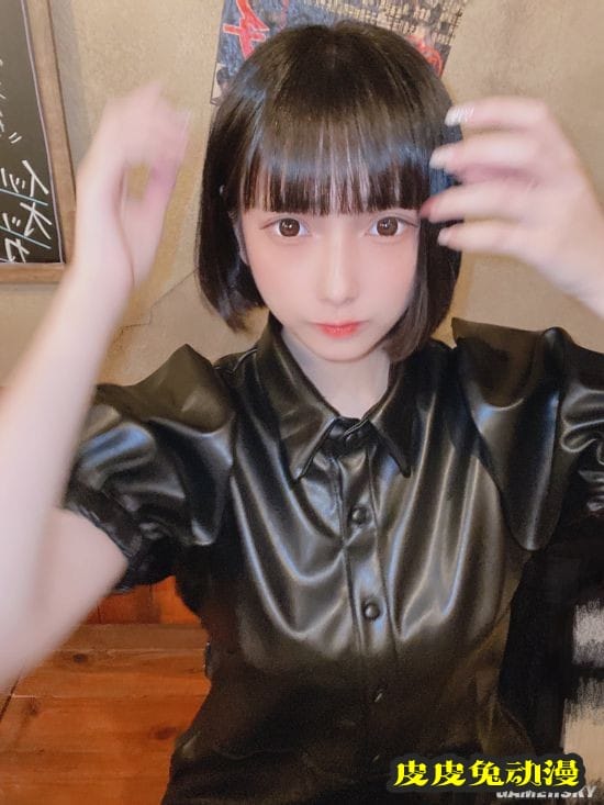 18岁日本少女偶像初露肉 死库水写真超犯规