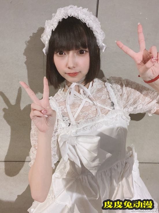 18岁日本少女偶像初露肉 死库水写真超犯规