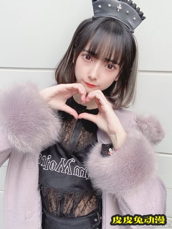 18岁日本少女偶像初露肉 死库水写真超犯规