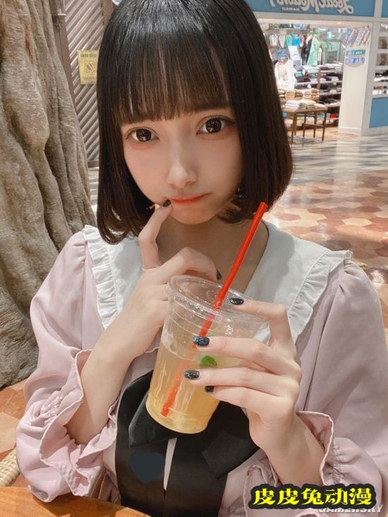 18岁日本少女偶像初露肉 死库水写真超犯规