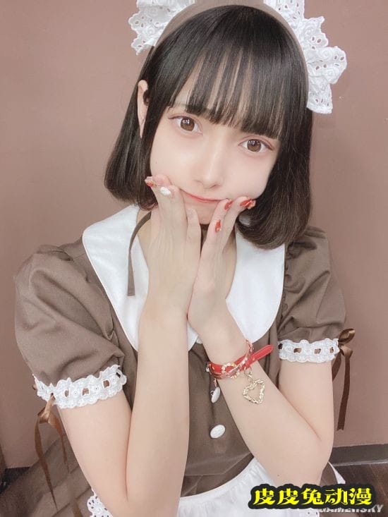 18岁日本少女偶像初露肉 死库水写真超犯规