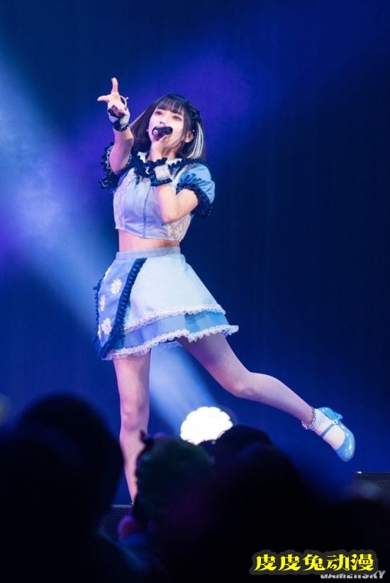 18岁日本少女偶像初露肉 死库水写真超犯规