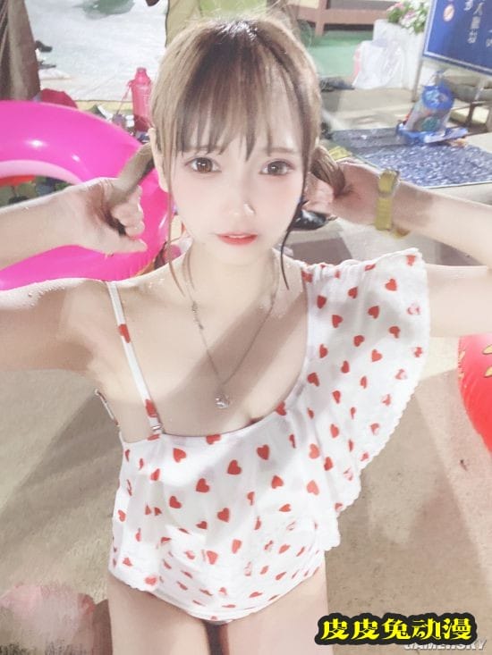 18岁日本少女偶像初露肉 死库水写真超犯规