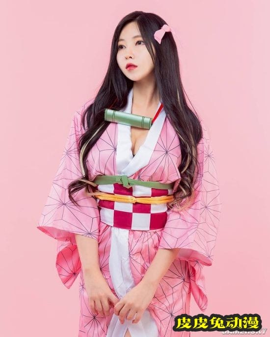 韩国赛车女郎COS祢豆子 变成熟的成年版妹妹