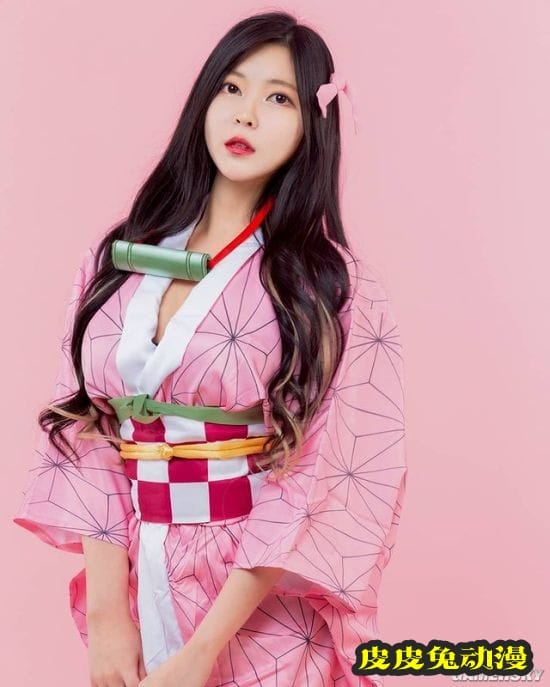 韩国赛车女郎COS祢豆子 变成熟的成年版妹妹