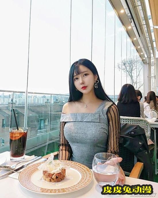 韩国赛车女郎COS祢豆子 变成熟的成年版妹妹