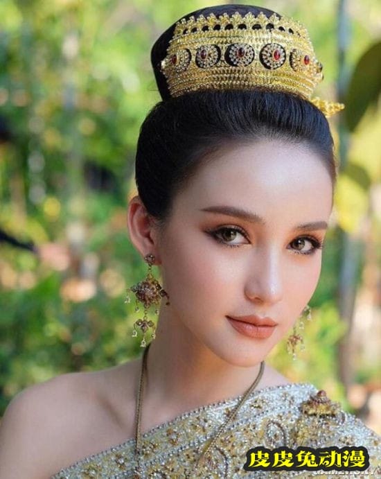 曾经泰国征兵现场的最美变性人 已经蜕变成性感模特