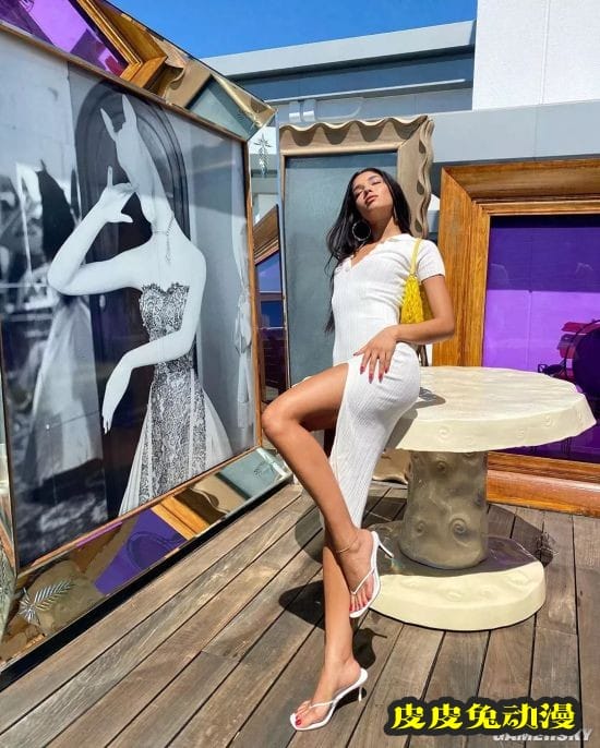 身材绝美的S型曲线 曼妙吸睛的西班牙混血模特