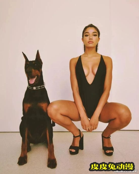 身材绝美的S型曲线 曼妙吸睛的西班牙混血模特