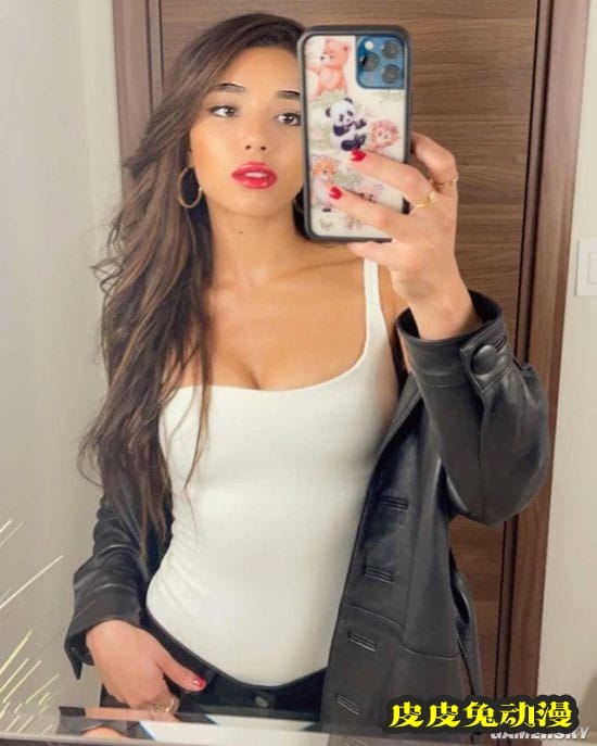 身材绝美的S型曲线 曼妙吸睛的西班牙混血模特