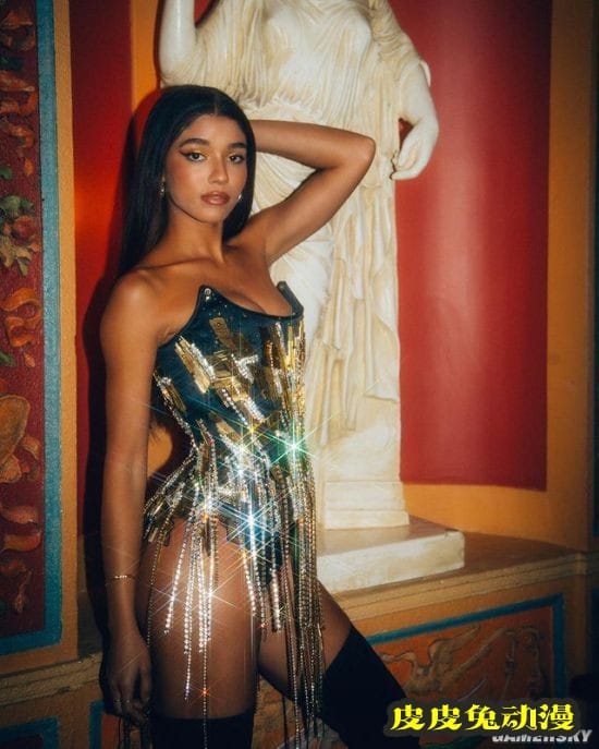 身材绝美的S型曲线 曼妙吸睛的西班牙混血模特