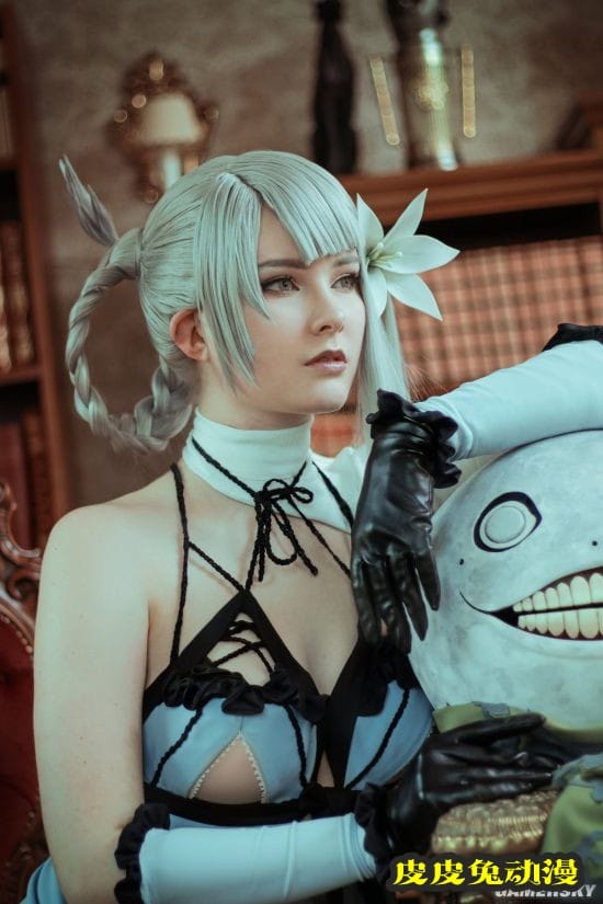 《尼尔:伪装者》凯妮COS 雌雄同体衣服简陋的小姐姐